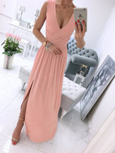 Weiches, elegantes, ärmelloses weißes Maxikleid im Boho-Chic-Stil